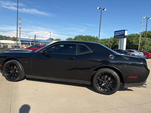 Used 2018 Dodge Challenger R/T w/ Blacktop Package RWD image 10