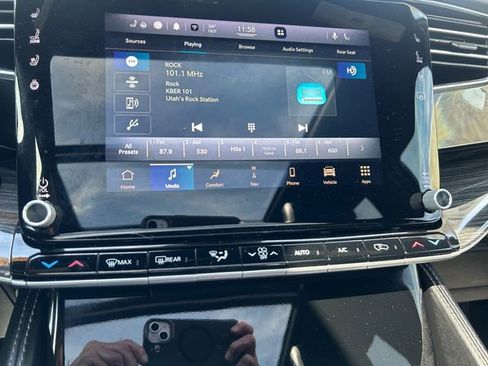 Used 2022 Jeep Wagoneer Series III w/ Premium Group I image 21