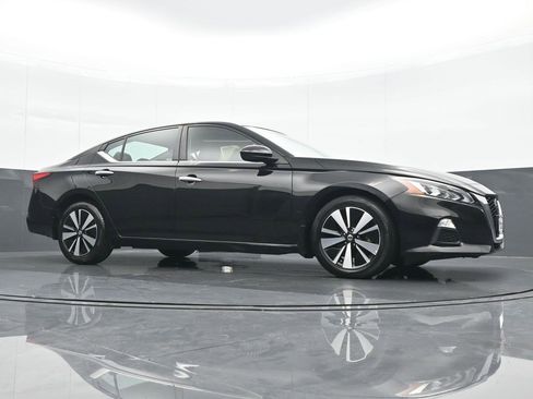 Used 2022 Nissan Altima 2.5 SV image 23