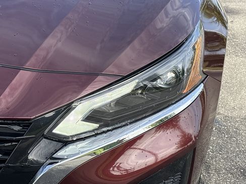Used 2024 Nissan Altima 2.5 SL FWD image 11