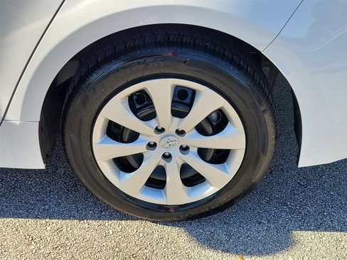 Used 2024 Toyota Corolla LE image 5
