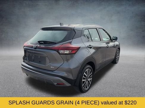 Used 2023 Nissan Kicks SV image 3