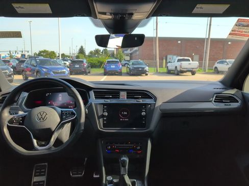 Used 2022 Volkswagen Tiguan SE R-Line image 32