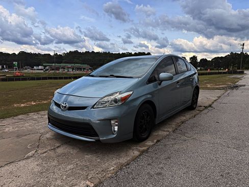 Used 2015 Toyota Prius Two FWD image 1