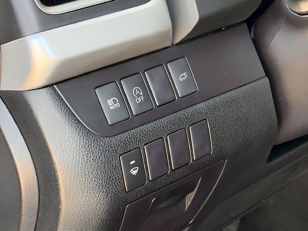 Used 2019 Toyota Highlander XLE AWD/4WD image 38