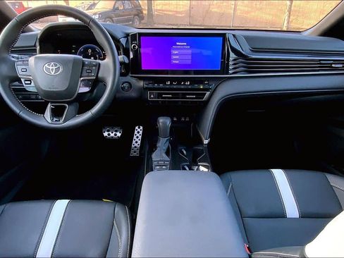 Used 2025 Toyota Camry SE w/ Multimedia Upgrade Package image 15