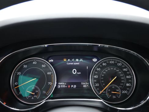 Used 2018 Bentley Bentayga AWD/4WD image 30