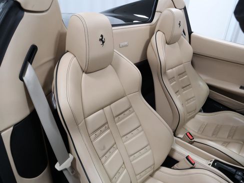 Used 2015 Ferrari 458 Spider image 29
