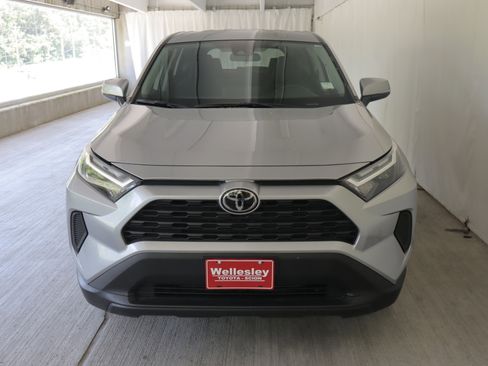 Used 2025 Toyota RAV4 LE AWD/4WD image 3