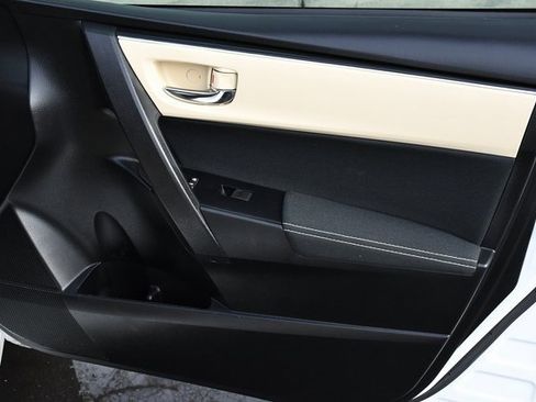 Used 2017 Toyota Corolla LE w/ LE Premium Package w/Moonroof image 18