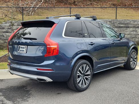 Used 2020 Volvo XC90 T5 Momentum image 2