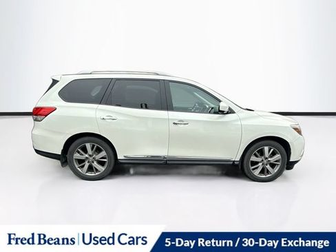 Used 2016 Nissan Pathfinder Platinum w/ Family Entertainment Package AWD/4WD image 10
