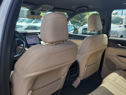 New 2025 Jeep Grand Cherokee Limited image 11