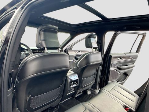 Used 2023 Jeep Grand Cherokee Overland w/ Luxury Tech Group IV image 6