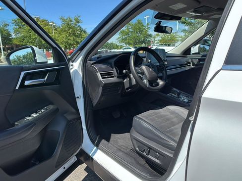 Used 2024 Mitsubishi Outlander SE AWD/4WD image 2