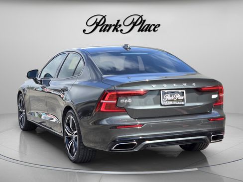 Used 2022 Volvo S60 T8 R-Design Expression w/ Premium Package AWD/4WD image 3
