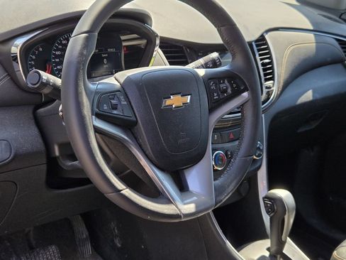 Used 2018 Chevrolet Trax LT w/ LT Convenience Package AWD/4WD image 3