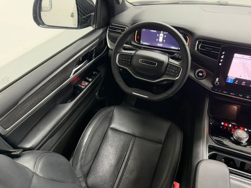 Used 2024 Jeep Wagoneer Series II w/ Flexible Seating Group image 39