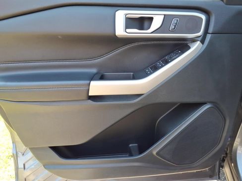 Used 2021 Ford Explorer XLT w/ Equipment Group 202A AWD/4WD image 14