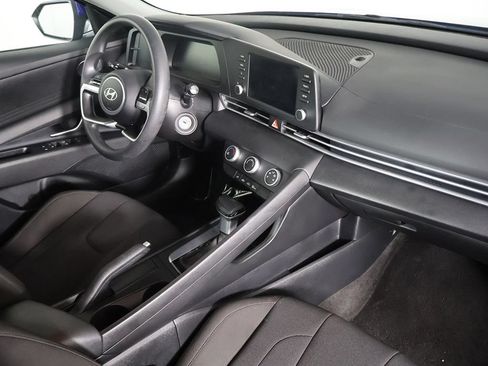 Used 2025 Hyundai Elantra SE FWD image 24