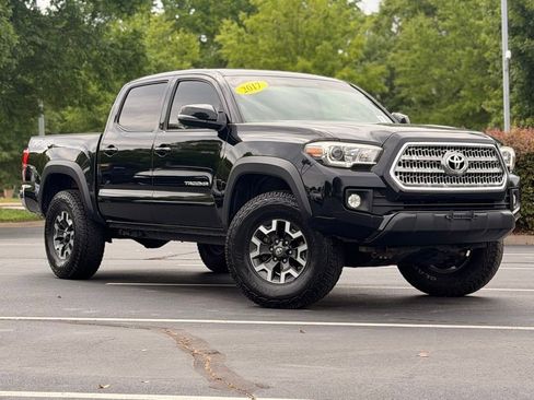 Used 2017 Toyota Tacoma TRD Off-Road w/ Tow Package (A/T) AWD/4WD image 2