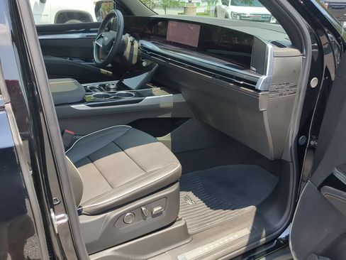 Used 2026 Cadillac Escalade Sport w/ Touring Package AWD/4WD image 30