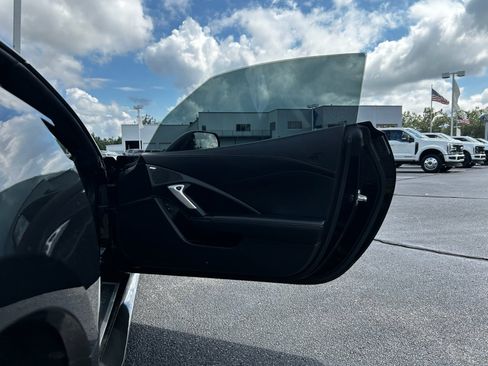 Used 2018 Chevrolet Corvette Stingray Coupe w/ Carbon Flash Badge Package RWD image 18