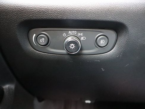 Used 2018 Chevrolet Traverse LT image 15