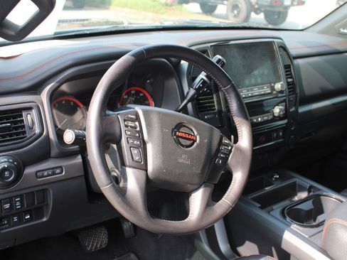 Used 2020 Nissan Titan PRO-4X w/ Pro-4x Convenience Package AWD/4WD image 9