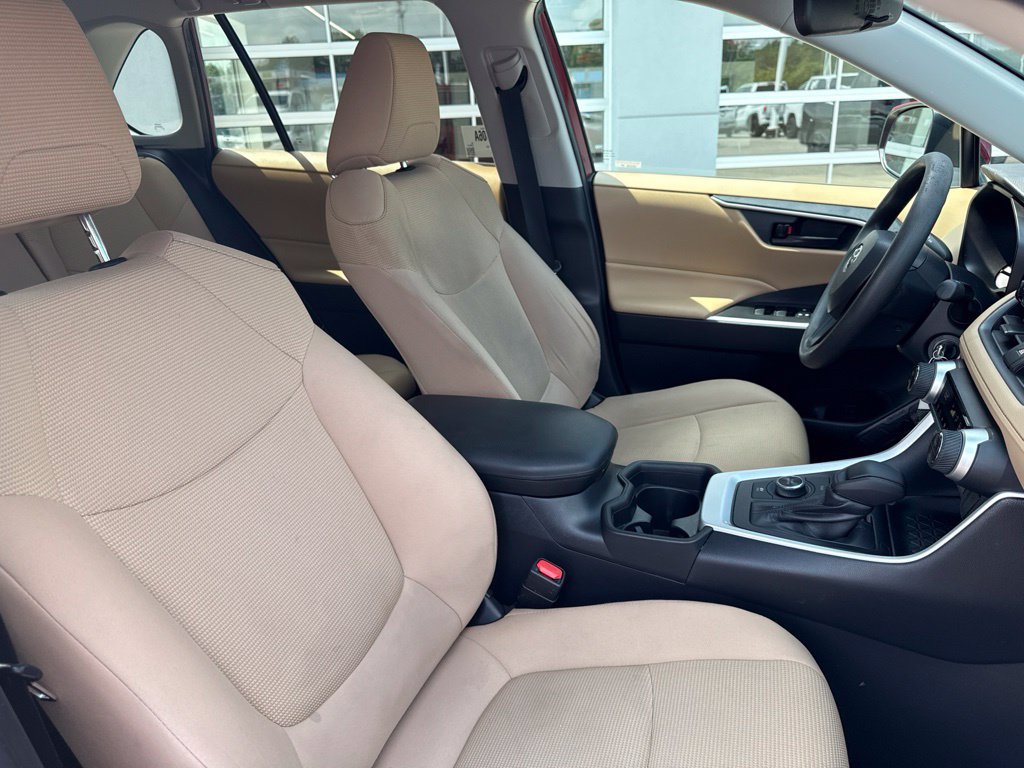 Used 2019 Toyota RAV4 LE w/ Carpet Mat Package AWD/4WD image 38