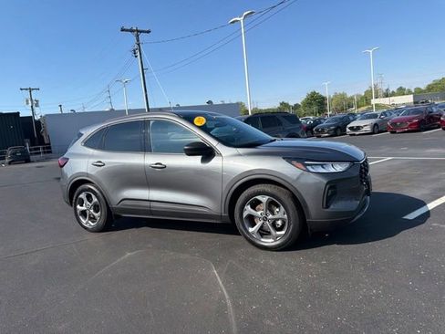 Used 2025 Ford Escape ST-Line FWD image 3