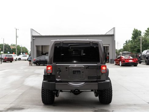 Used 2017 Jeep Wrangler Unlimited Sahara w/ Connectivity Group AWD/4WD image 5