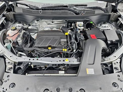 Used 2025 Chevrolet Trax RS w/ Sunroof Package image 39