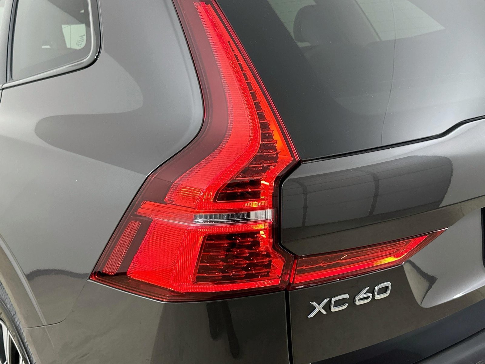 Used 2024 Volvo XC60 B5 Plus w/ Protection Package AWD/4WD image 12