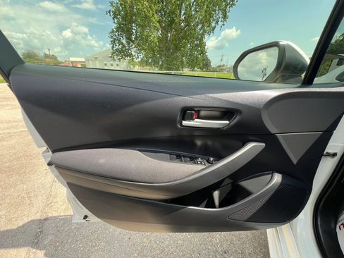Used 2021 Toyota Corolla LE FWD image 9