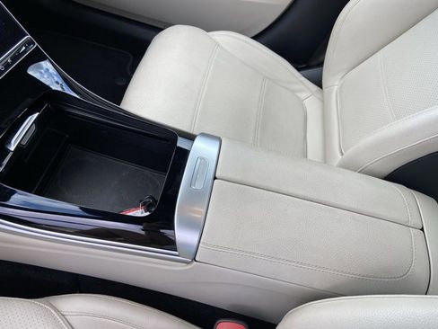 Used 2025 Mercedes-Benz C 300 Sedan image 40