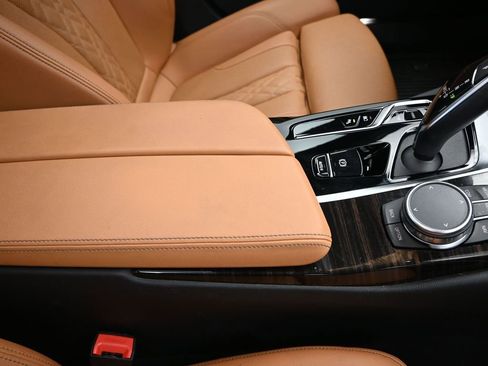 Used 2023 BMW 530e xDrive w/ Convenience Package image 27