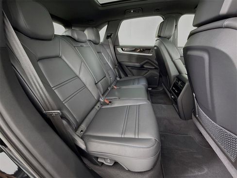 New 2026 Porsche Cayenne image 31