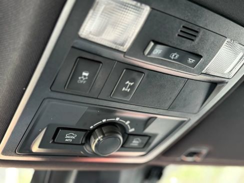 Used 2018 Toyota Tacoma TRD Off-Road image 30