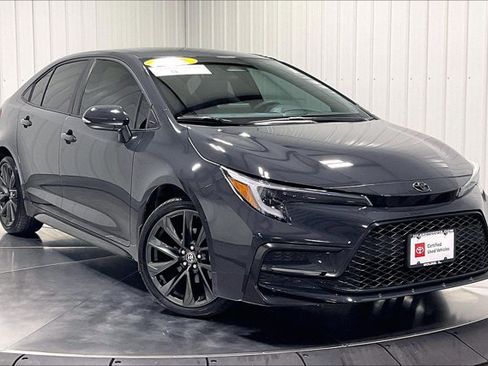 Certified 2025 Toyota Corolla SE FWD image 3