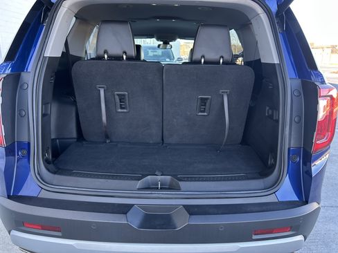Used 2023 GMC Acadia SLT image 25