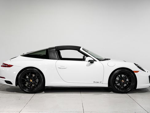 Used 2017 Porsche 911 Targa 4 image 3
