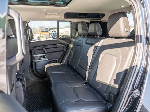 New 2024 Land Rover Defender 110 S image 32