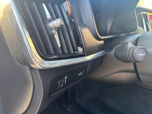 Used 2017 Volvo V90 T6 Cross Country image 24