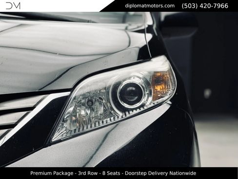 Used 2011 Toyota Sienna XLE w/ Premium Pkg FWD image 13