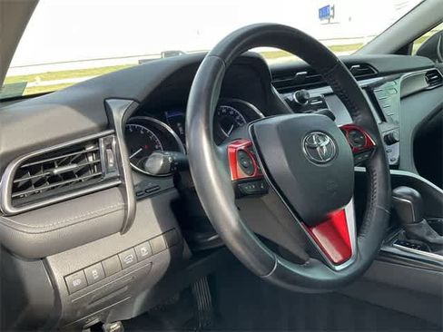 Used 2020 Toyota Camry SE image 10