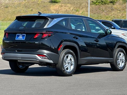 New 2025 Hyundai Tucson SE image 3