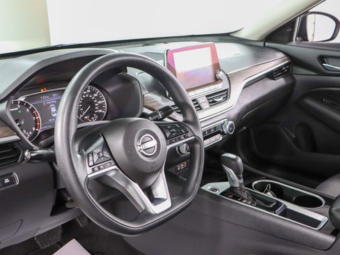 Used 2024 Nissan Altima 2.5 SV FWD image 22
