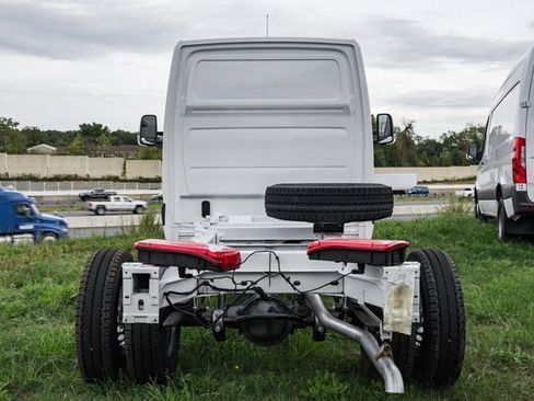 Used 2023 Mercedes-Benz Sprinter 4500 image 6