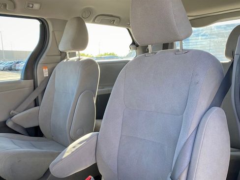 Used 2016 Toyota Sienna LE image 14